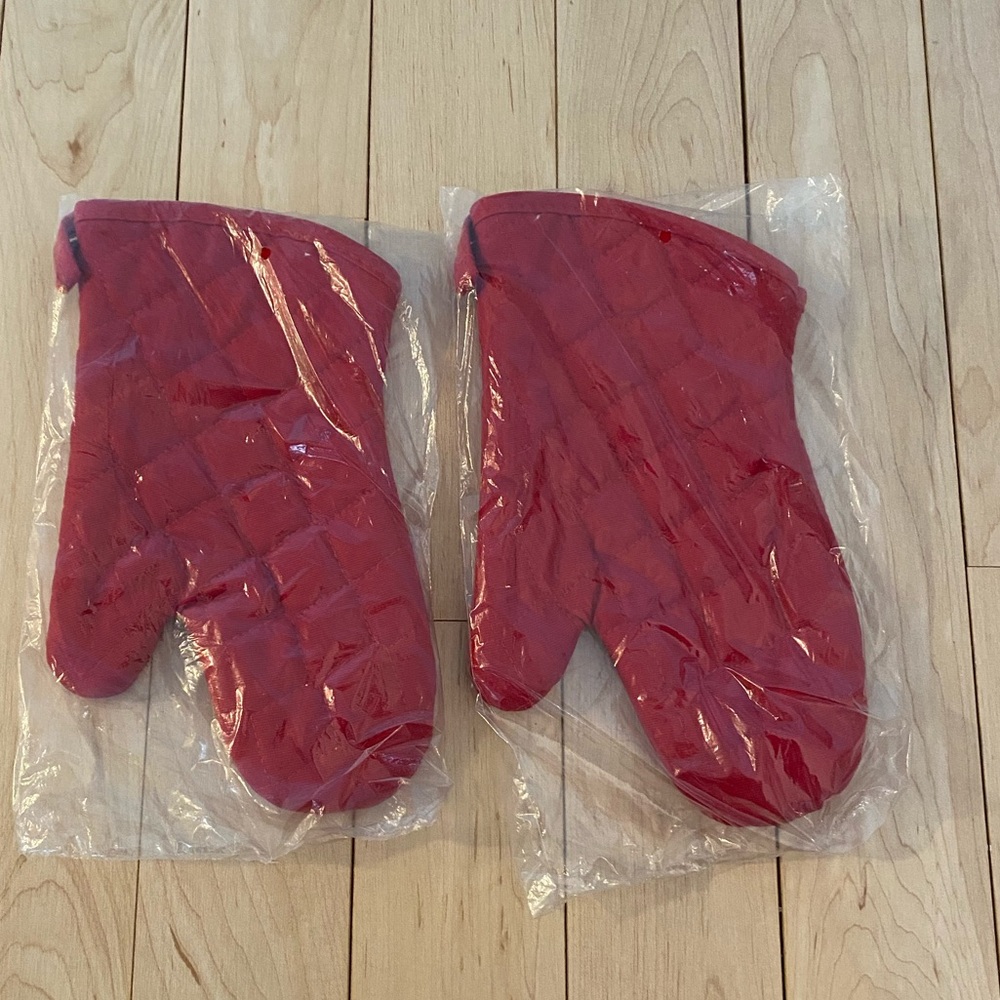 Williams Sonoma Claret Red Oven Mitts New with Tags - Picture 3 of 4